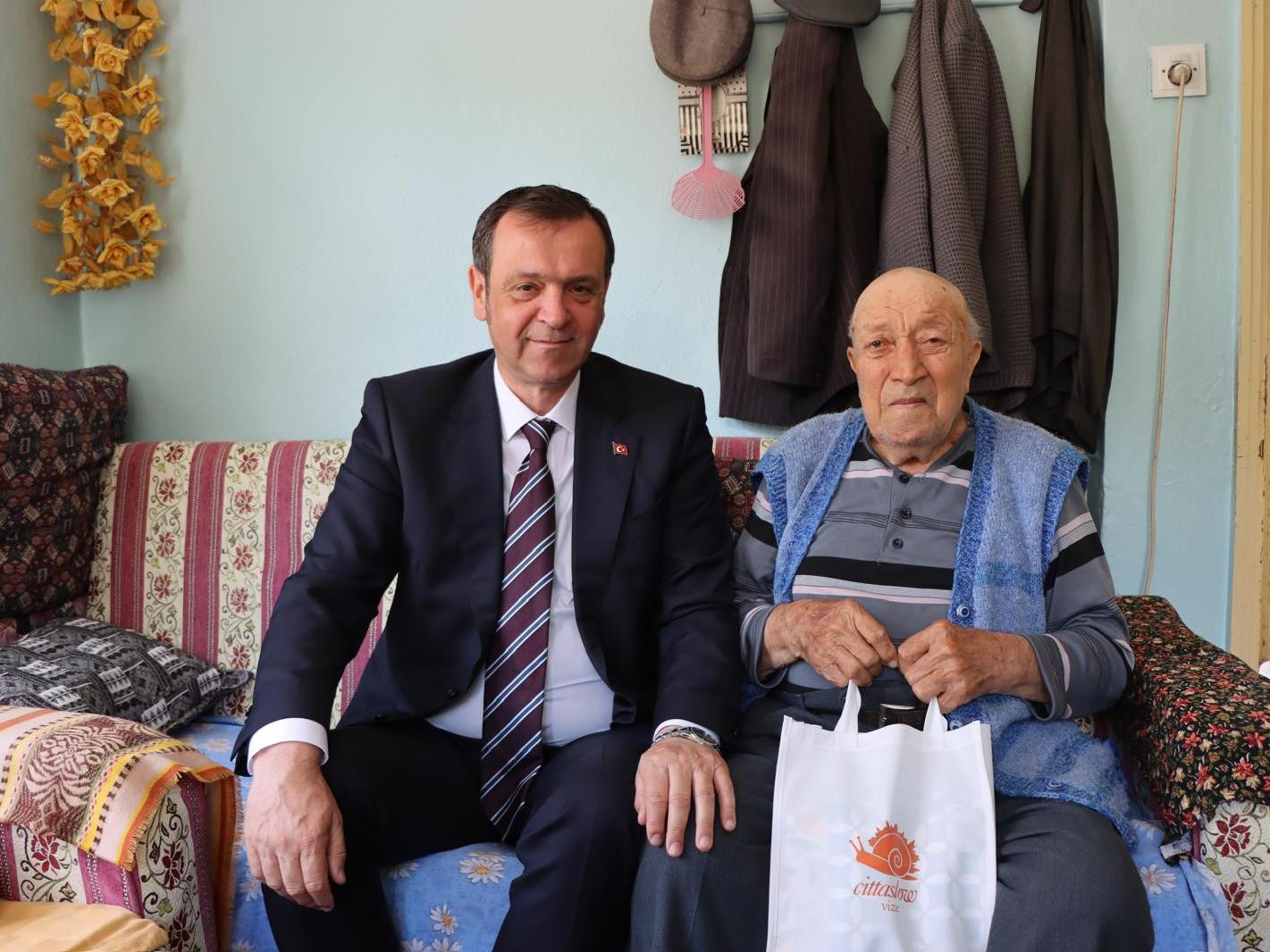 YAŞLILARA MORAL ZİYARETİ GERÇEKLEŞTİRİLİYOR