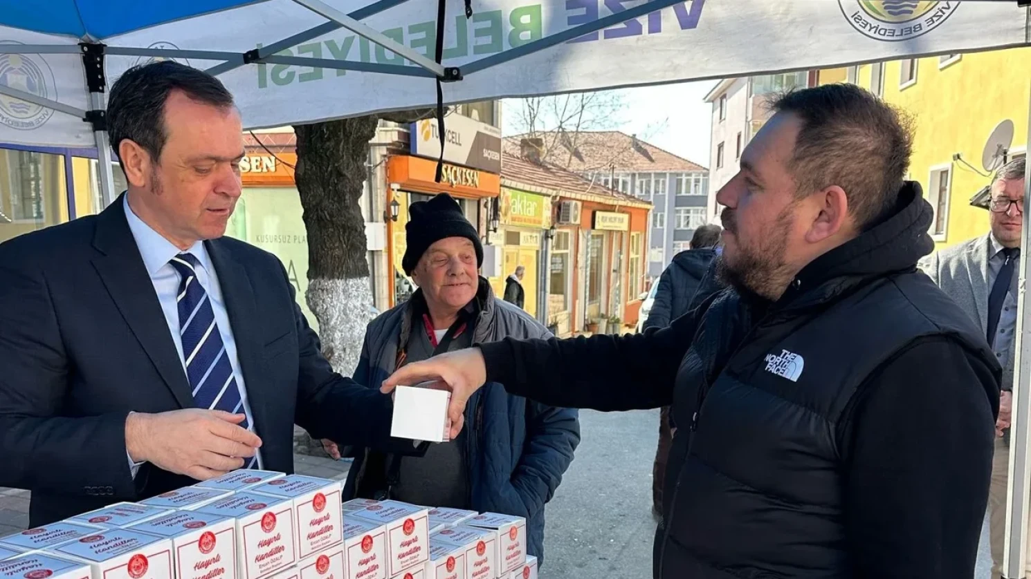 VİZE BELEDİYESİNDEN KANDİL SİMİTİ İKRAMI