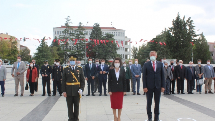 29 EKİM CUMHURİYET BAYRAMI ÇELENK SUNMA PROGRAMI GERÇEKLEŞTİRİLDİ