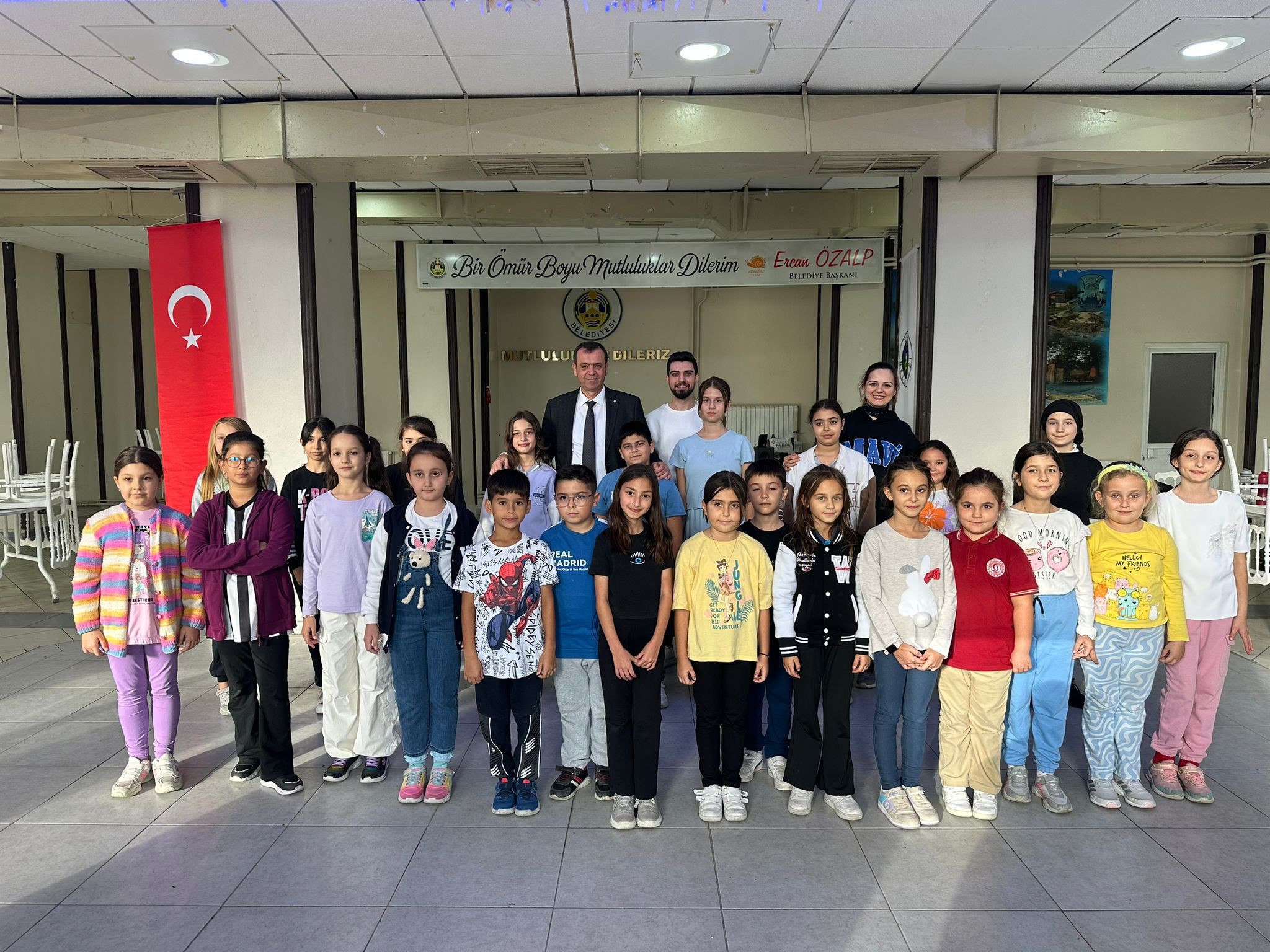 BAŞKAN ÖZALP ÇOCUK ZEYBEK GRUBUNU ZİYARET ETTİ