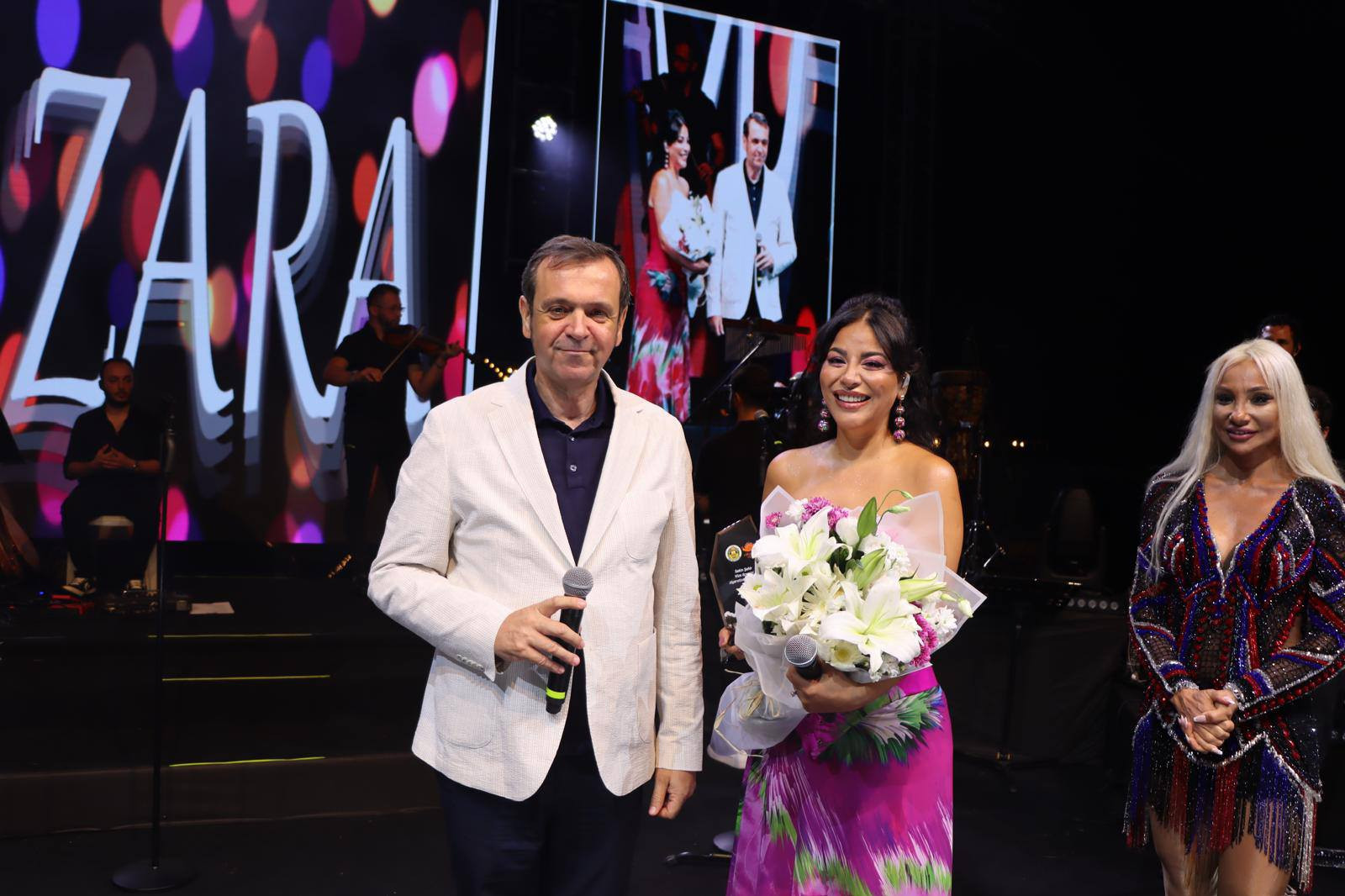 FESTİVALİMİZİN SON AKŞAMI  BÜYÜK COŞKU İÇİNDE ZARA KONSERİ İLE SONA ERDİ