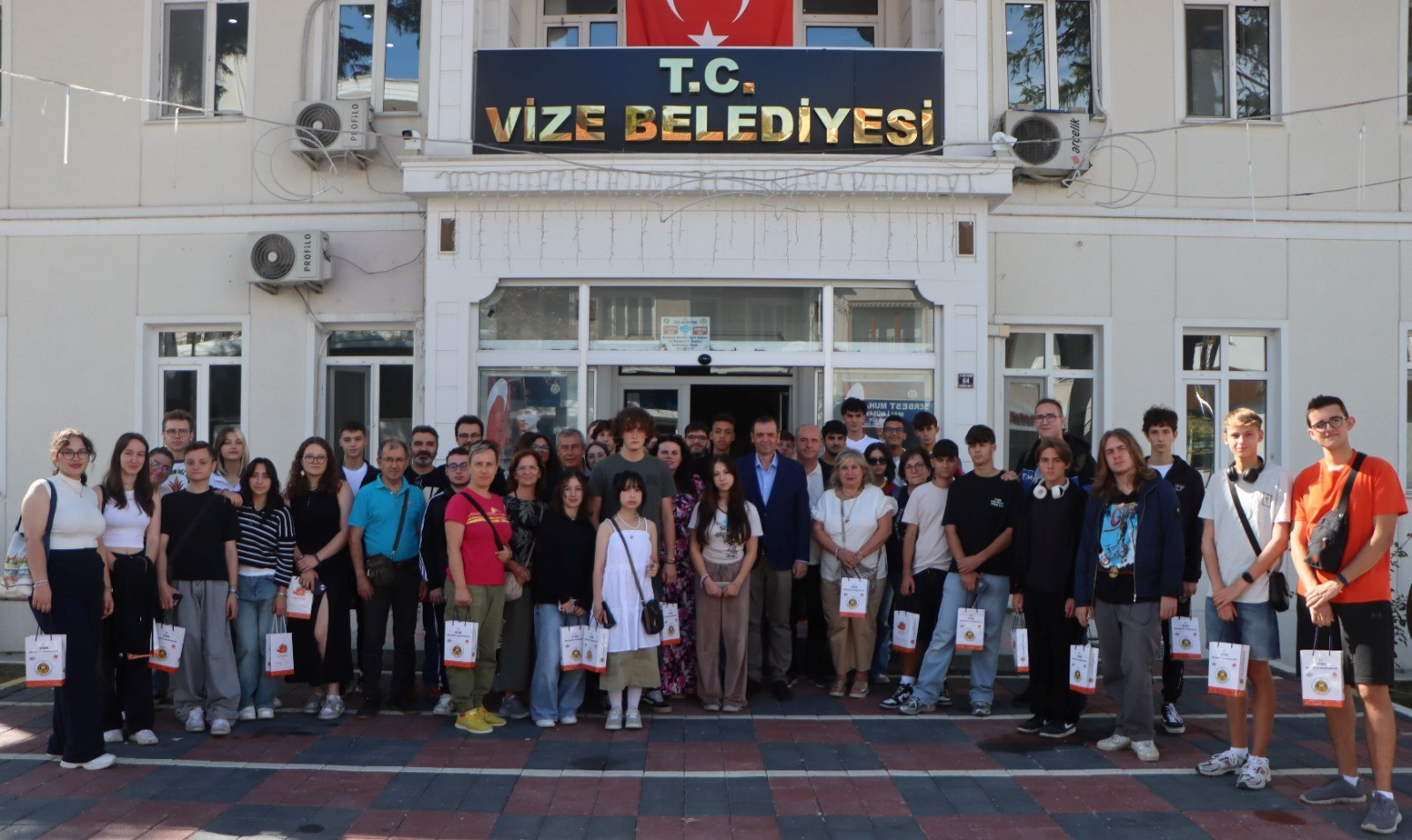 İTALYA VE POLONYALI ÖĞRENCİLERDEN BELEDİYEMİZE ZİYARET