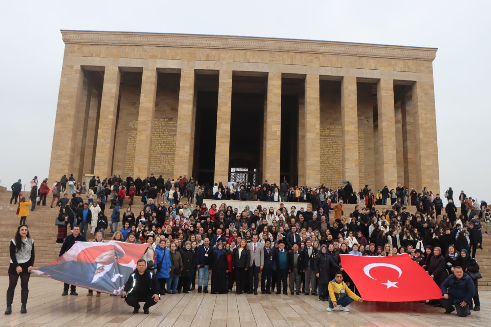 BAŞKAN ÖZALP VİZELİ VATANDAŞLARIMIZ İLE ANKARA ANITKABİRDE