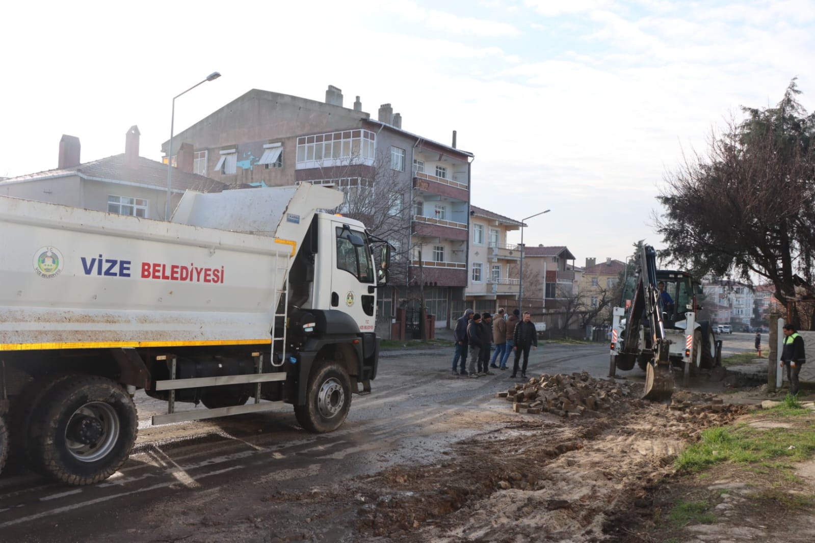 BELEDİYEMİZ TARAFINDAN YOL BAKIM ONARIM ÇALIŞMALARI YAPILIYOR