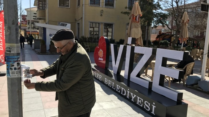 BELİRLİ NOKTALARA EL DEZENFEKTANLARI YERLEŞTİRDİK