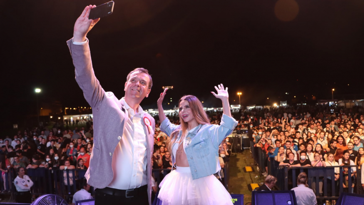 FESTİVALİN 1.GECESİ COŞKU İÇİNDE GERÇEKLEŞTİ