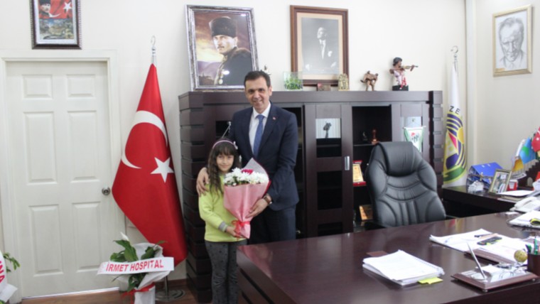 TEMSİLİ BELEDİYE BAŞKANI ASLI ÇAY MAKAM KOLTUĞUNA OTURDU