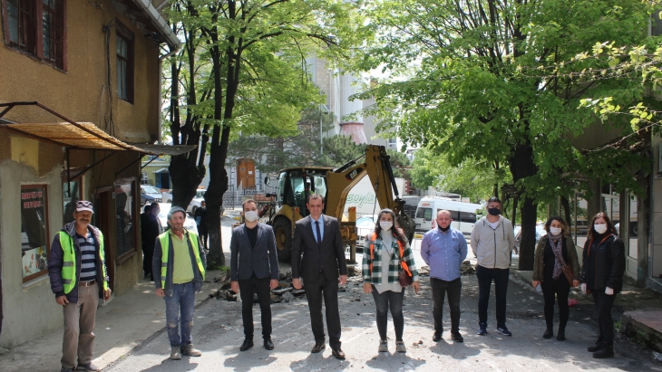 KALE MAHALLESİNDE SOKAK SAĞLIKLAŞTIRMA ÇALIŞMASI BAŞLADI