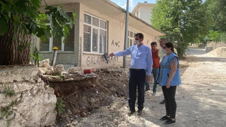 KALE MAHALLESİNDE YOL YAPIMI DEVAM EDİYOR