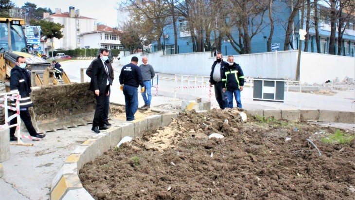 MAHMUT ERBİL CADDESİNDE KAVŞAK ÇALIŞMASI DEVAM EDİYOR