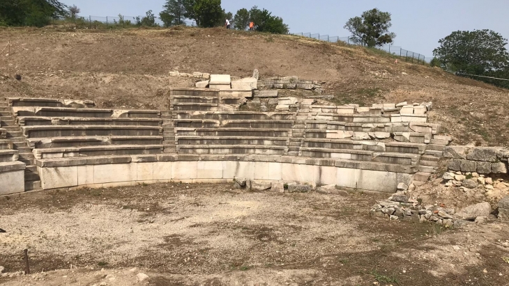 TRAKYA’NIN TEK ANTİK TİYATROSUNDA ÇEVRE TEMİZLİK ÇALIŞMASI YAPILDI