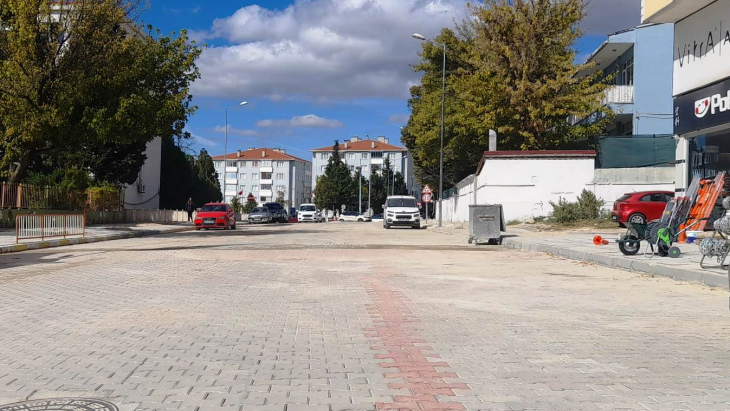 ZÜBEYDE HANIM CADDESİNDE YOL YAPIMI TAMAMLANDI