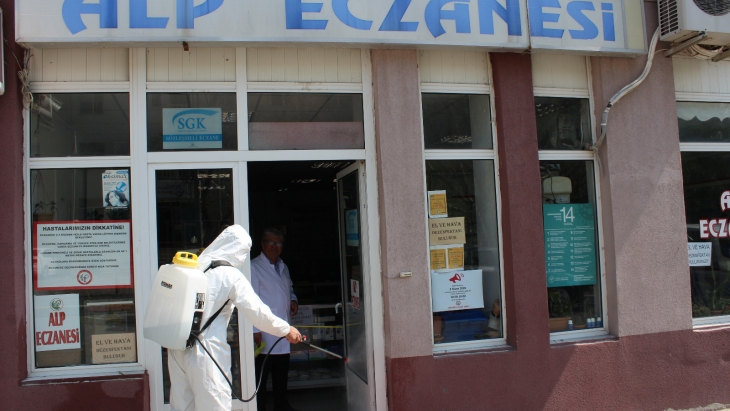İLÇEMİZDE Kİ ECZANELER DEZENFEKTE EDİLİYOR