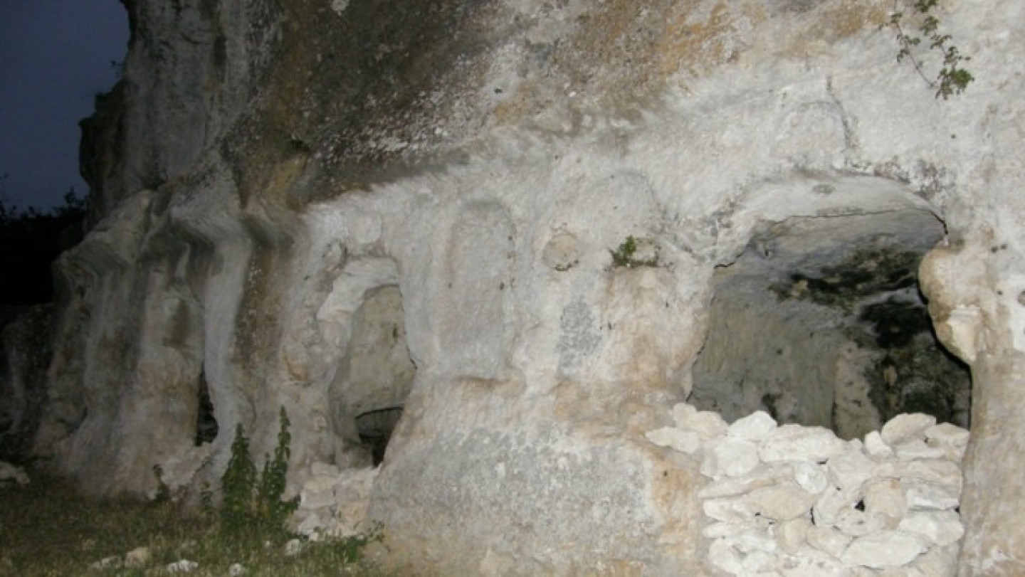 Mağaralar